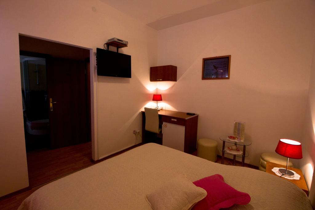 And Dis Apartment Vis