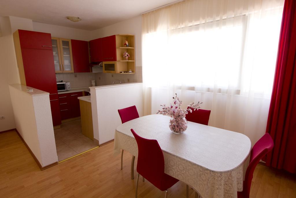 Apartment And Dis Vis