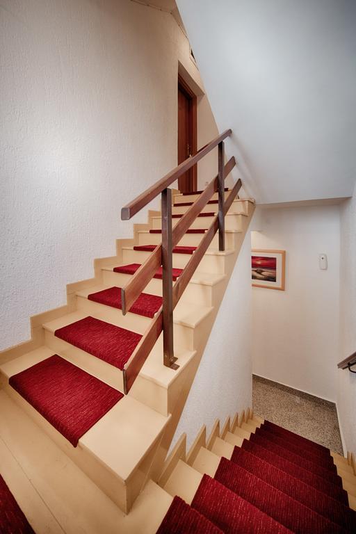 Apartment And Dis *