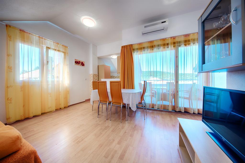 Apartment And Dis Vis